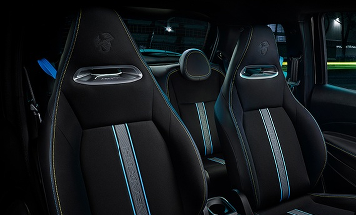 Abarth 500e interni - Stellantis &You
